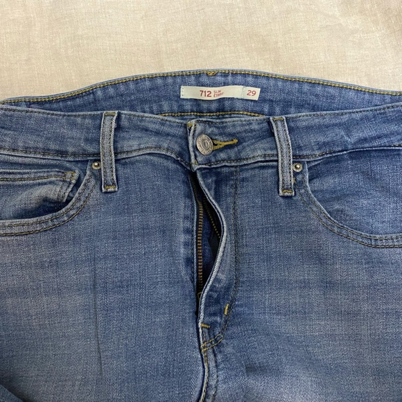 Levi’s 712 Slim Medium Wash Jeans - Picture 2 of 2
